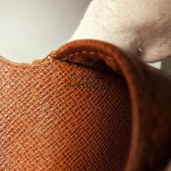 LV MONO BIFOLD WALLET (EDGE WEAR) - Picture 15 of 15